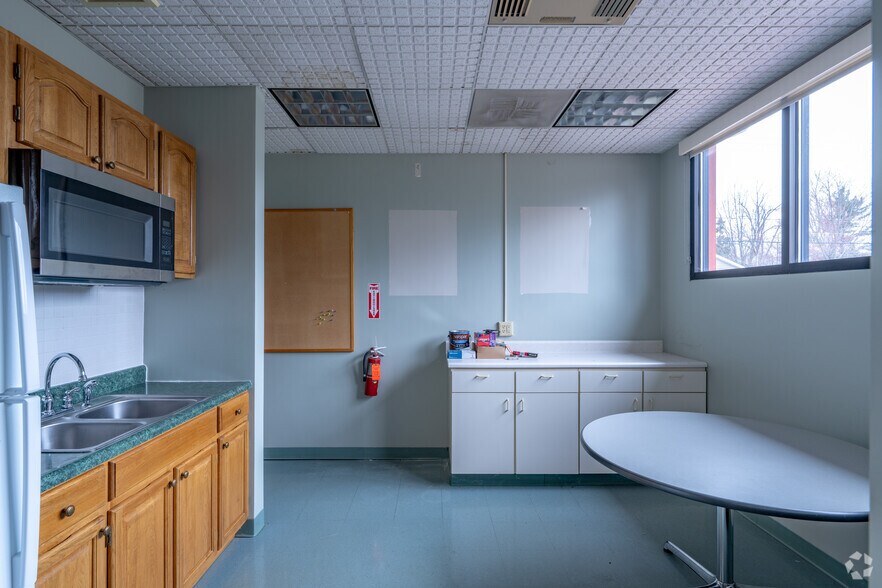 More Photos Of 6840 Erie Rd, Derby Bank For Sale