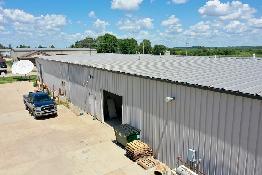 More Photos Of 1801 N 13th Ave E, Newton Flex For Lease