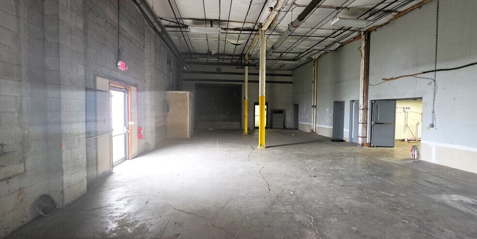 More Photos Of 165 S Platt St, Albion Town Orleans Warehouse For Lease