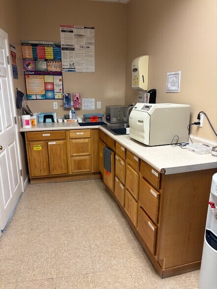 More Photos Of 262 Grand Ave, New Haven Storefront Retail Office For Lease