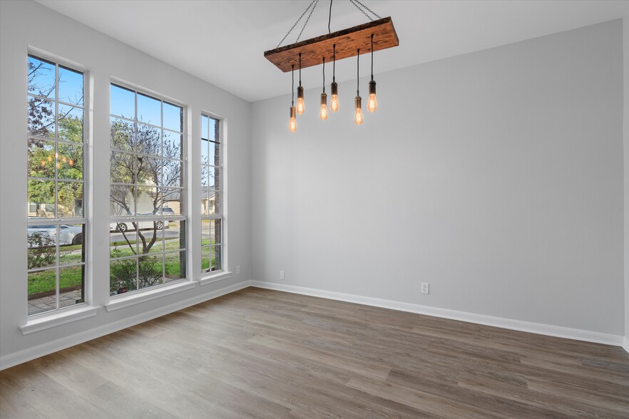 More Photos Of 113 Holmstrom St, Hutto Specialty For Sale