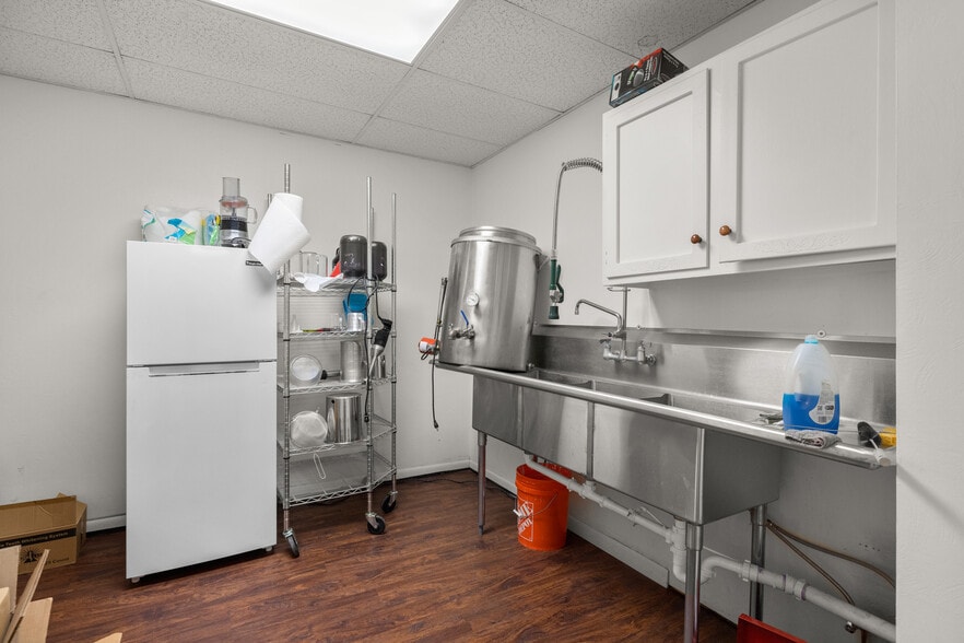 More Photos Of 17 2nd St E, Kalispell Storefront Retail Office For Sale