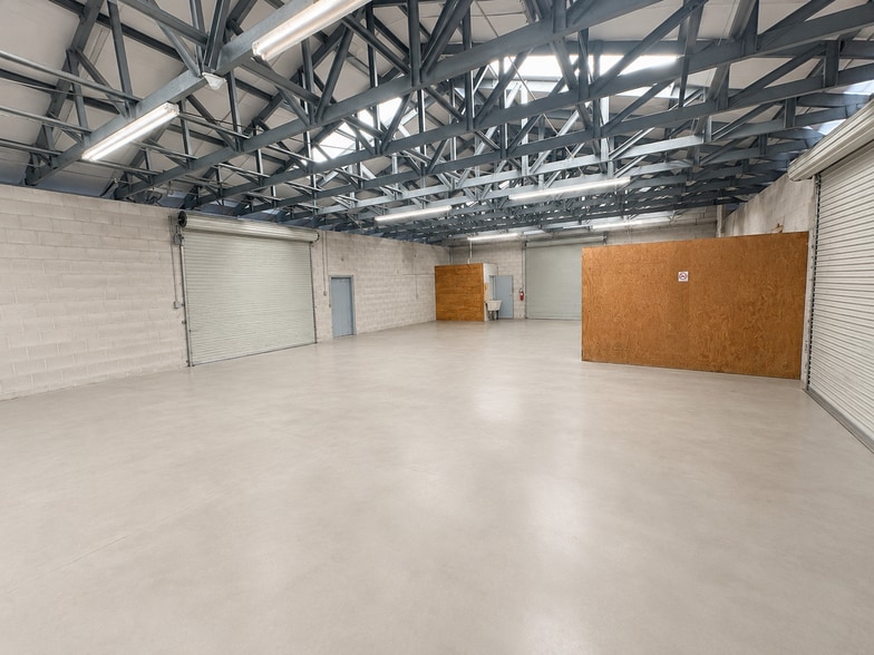 More Photos Of 6015 15th St E, Bradenton Warehouse For Lease