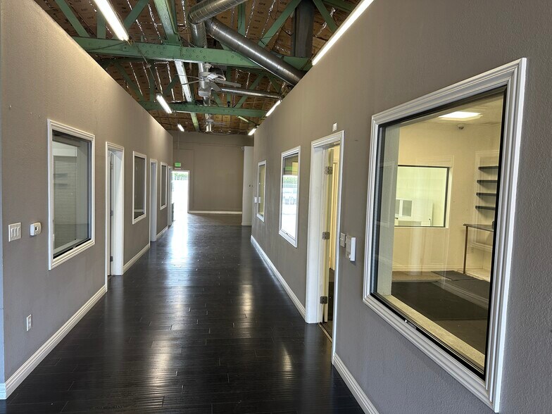 More Photos Of 212 W Magnolia Blvd, Burbank Light Distribution For Lease