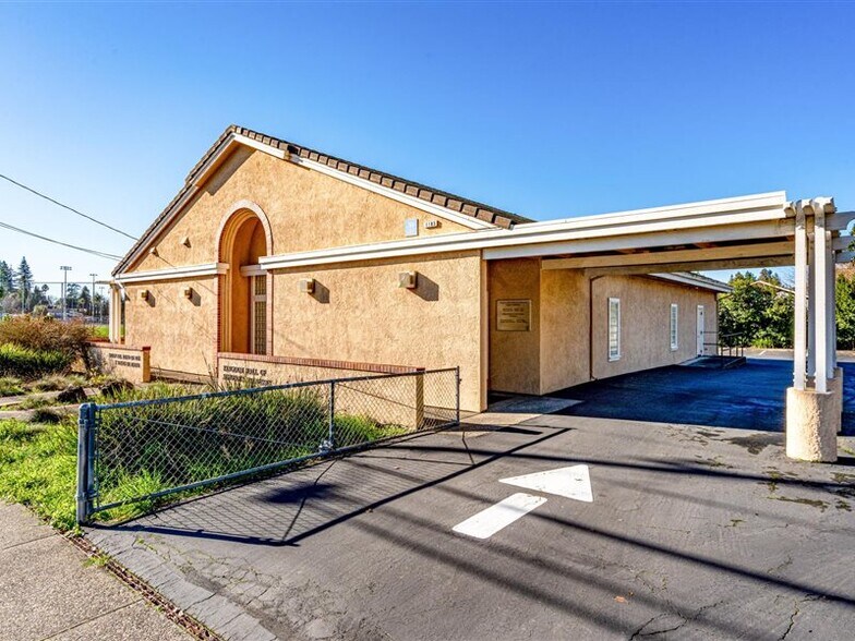 More Photos Of 1105 University St, Healdsburg Religious Facility For Sale