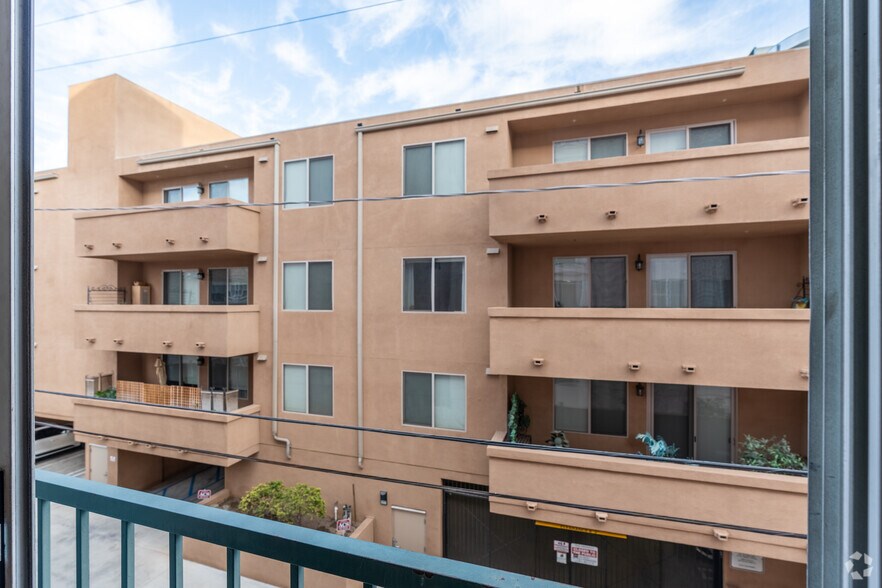 More Photos Of 10621 Valley Spring Ln, North Hollywood Apartments For Sale