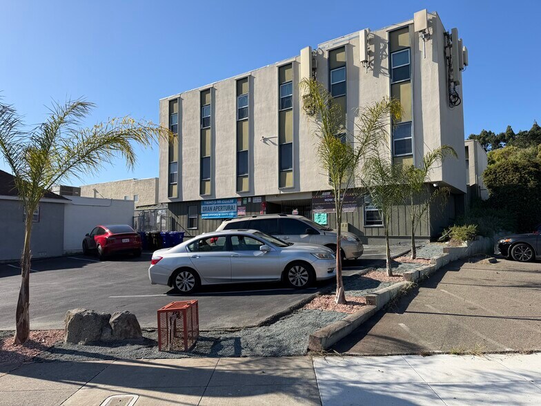 More Photos Of 435 Valley View Rd, El Sobrante Office For Lease