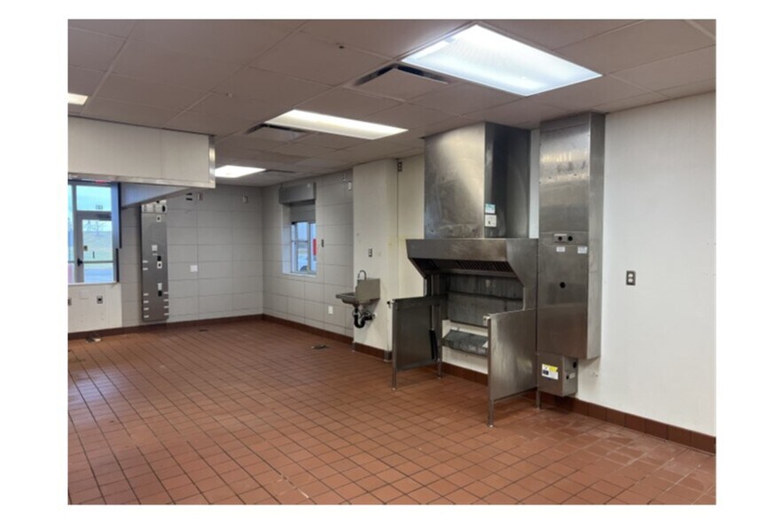 More Photos Of 685 Opportunity Park Dr, Paynesville Freestanding For Lease