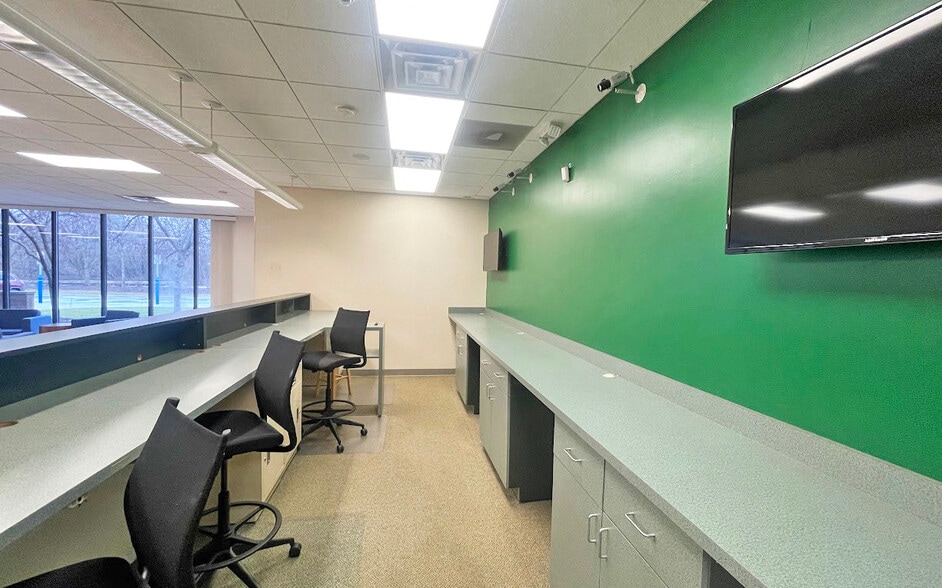 More Photos Of 23890 Novi Rd, Novi Bank For Sale