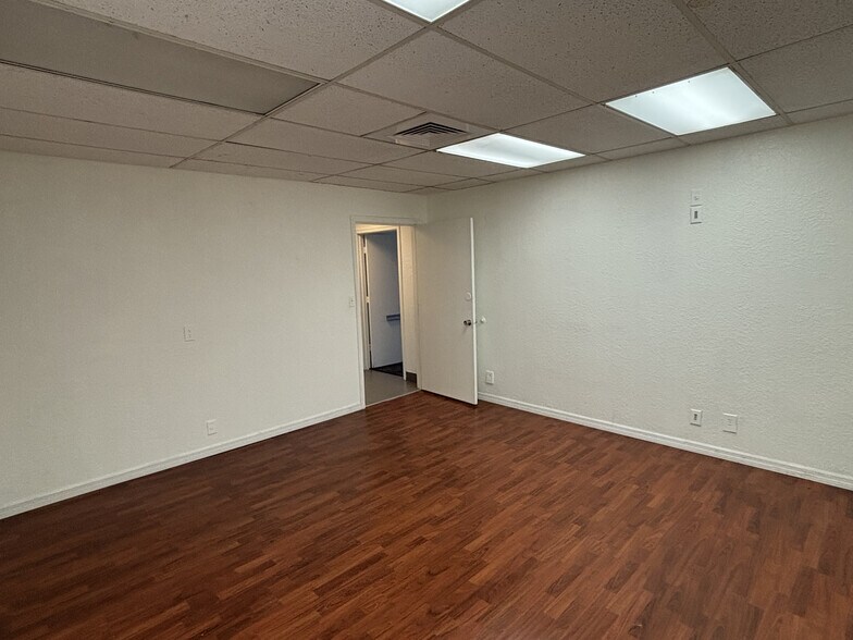 More Photos Of 1260 E Oakland Park Blvd, Oakland Park Office For Sale