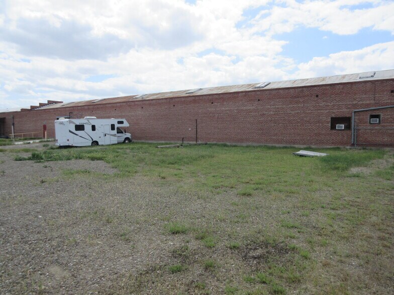 More Photos Of 13704 Armona Rd, Armona Warehouse For Lease