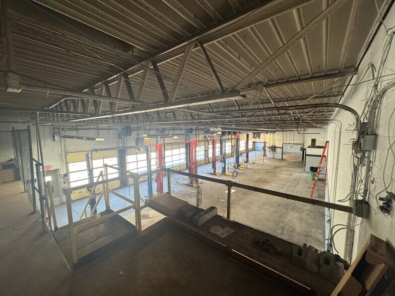 More Photos Of 2779 W Central Ave, Toledo Auto Repair For Lease