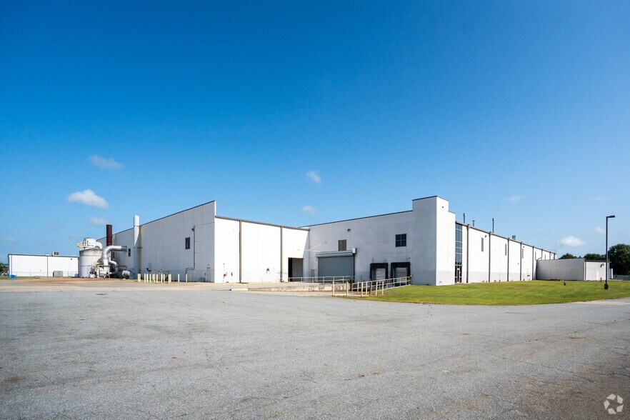 More Photos Of 500 Gateway Dr, Goldsboro Warehouse For Sale