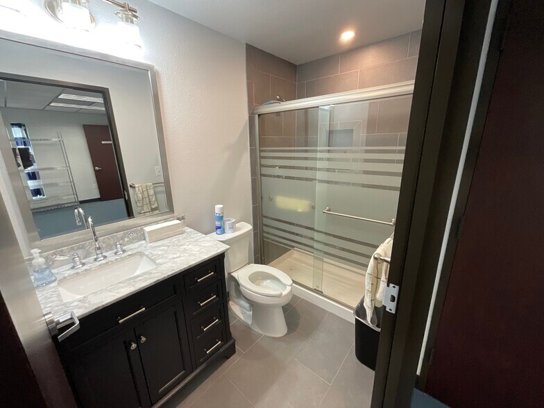 More Photos Of 1111 Anchor Rd, Angleton Light Distribution For Lease