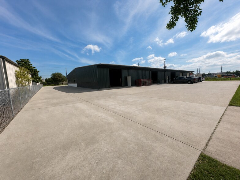 More Photos Of 18025 W Little York Rd, Katy Industrial For Lease