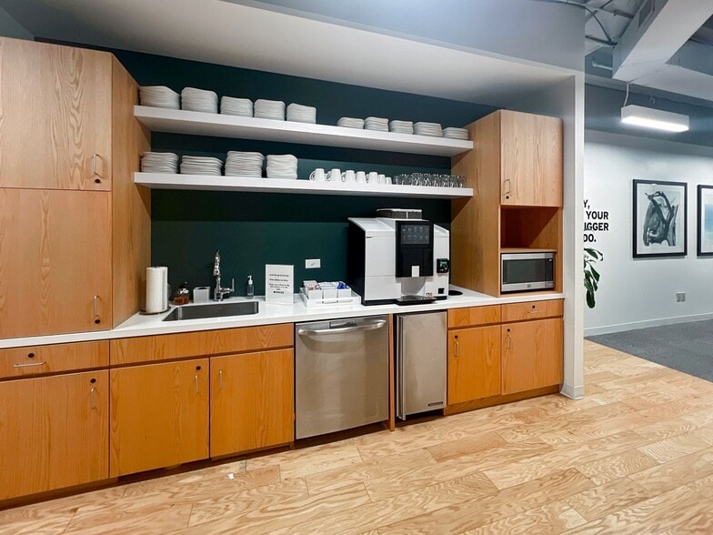 More Photos Of 101 N Tryon St, Charlotte Coworking Space