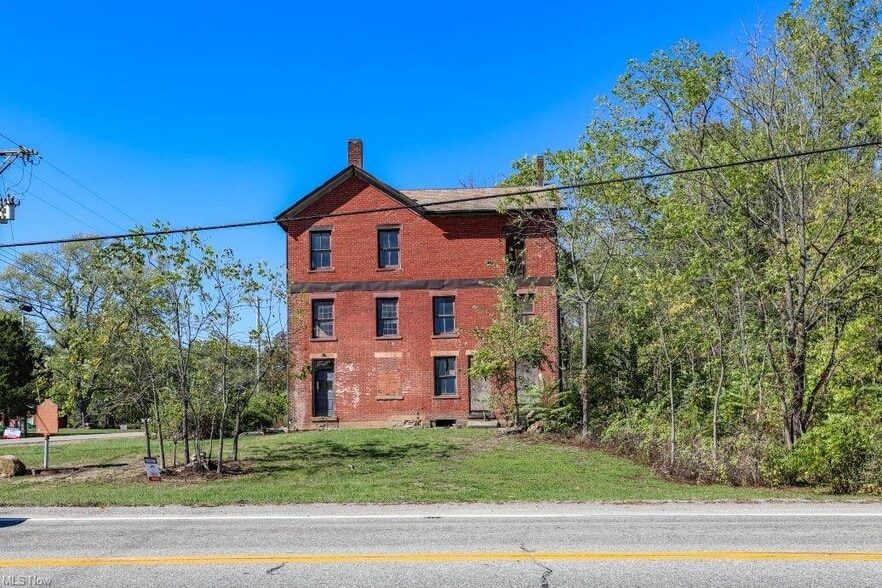 More Photos Of 9401 Tallmadge Rd, Diamond Hotel For Sale