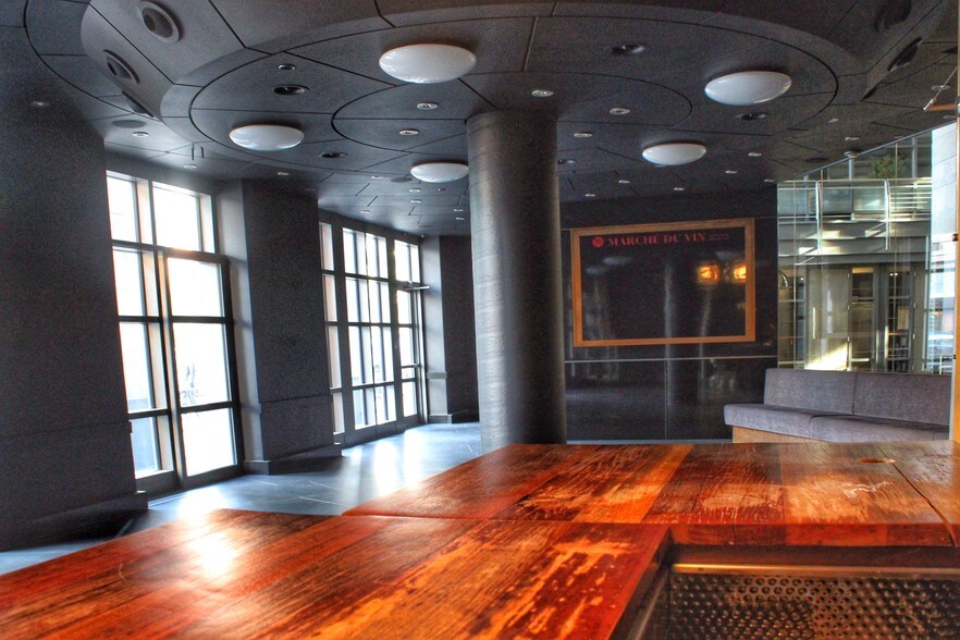 More Photos Of 3530-3540 Boul Saint-Laurent, Montréal Office For Lease