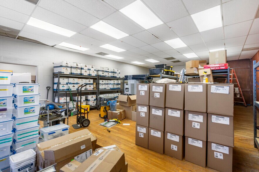 More Photos Of 2752 E Kearney St, Springfield Freestanding For Sale