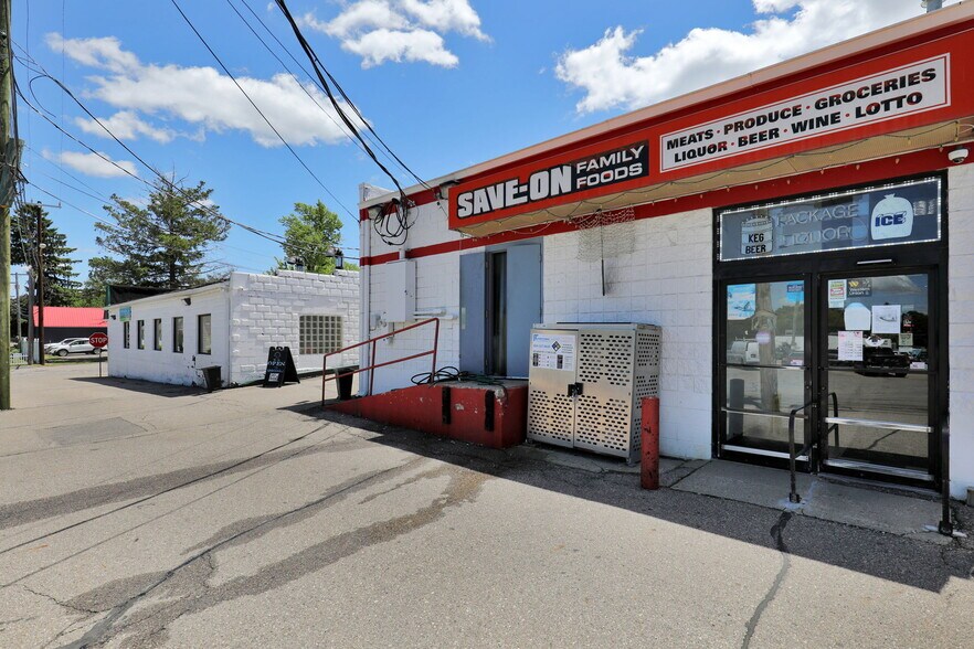 More Photos Of 131 E Grand River Ave, Fowlerville Storefront For Sale