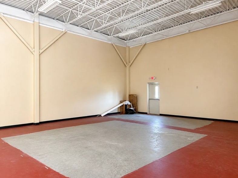 More Photos Of 10990 Allisonville Rd, Fishers Storefront For Lease