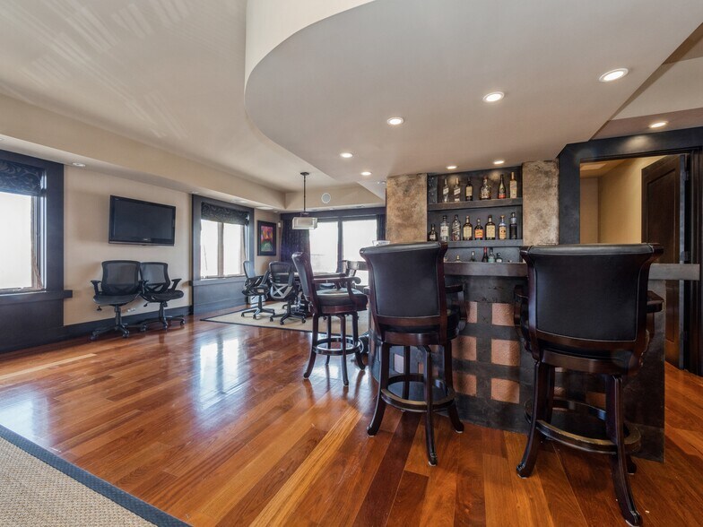 More Photos Of 4650-52 Lawrence, Chicago Office For Sale