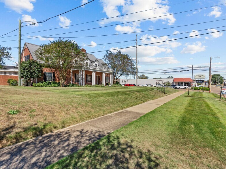 More Photos Of 302 W College St, Enterprise Flex For Sale
