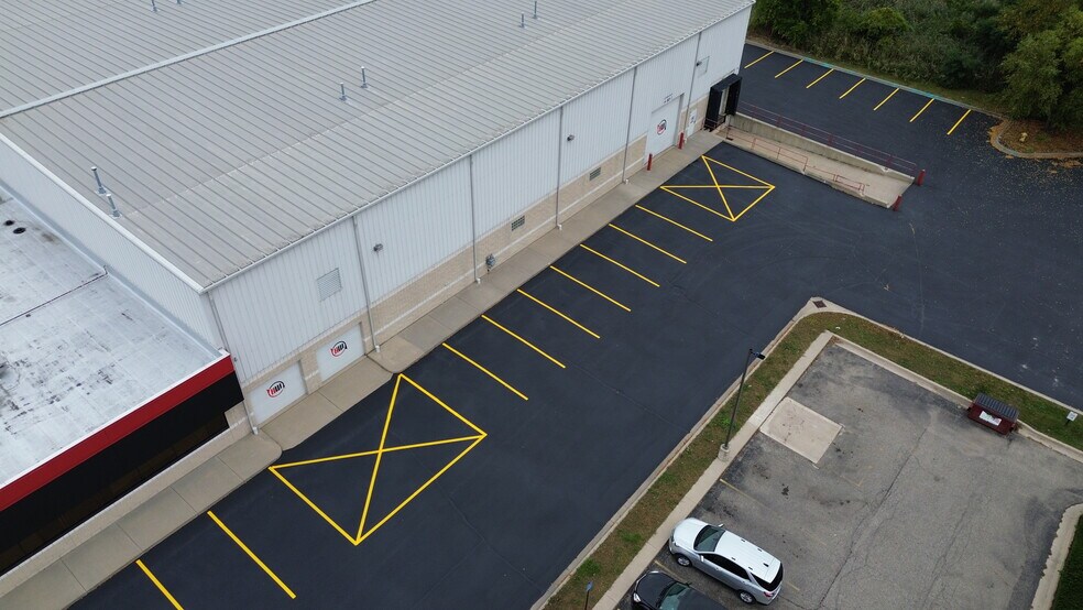 More Photos Of 43590 Elizabeth Rd, Clinton Township Warehouse For Lease
