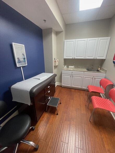 More Photos Of 95 S Main St, Memphis Storefront Retail Office For Sale
