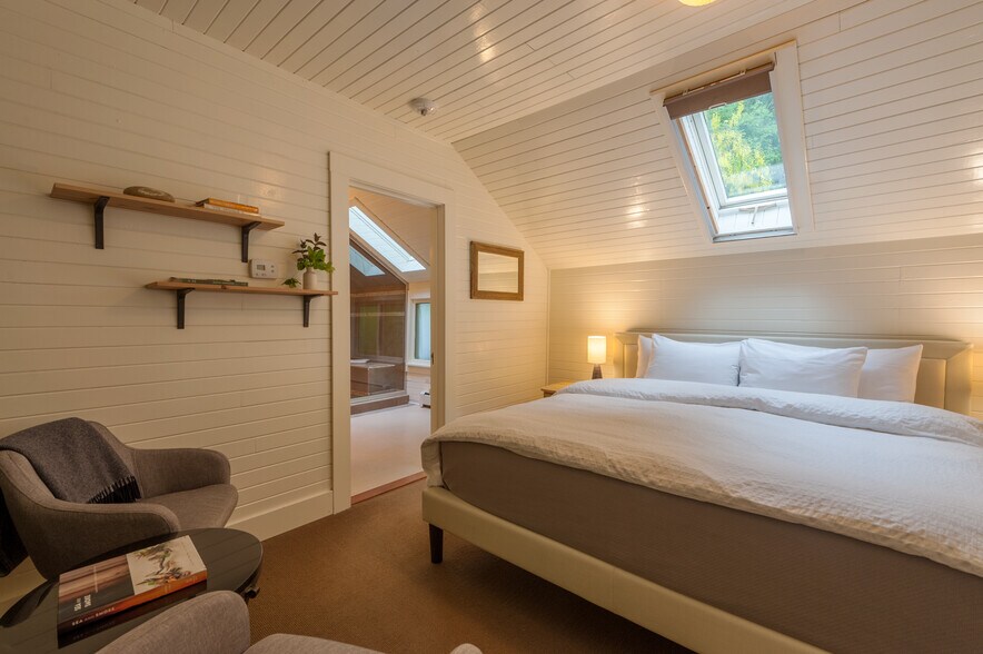More Photos Of 2579 W Shore Dr, Lummi Island Hotel For Sale