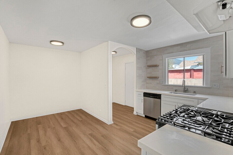 More Photos Of 2947 West Blvd, Los Angeles Apartments For Sale