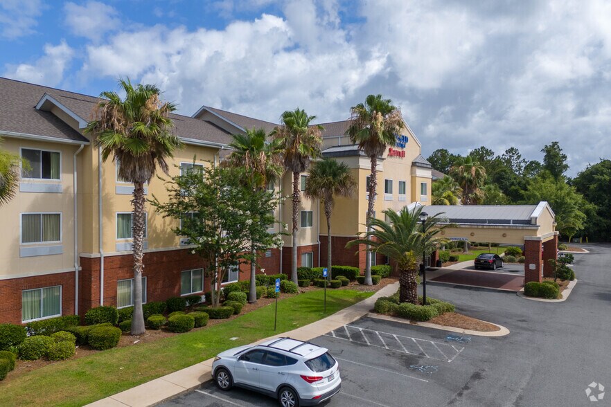 More Photos Of 1319 E King Ave, Kingsland Hotel For Sale