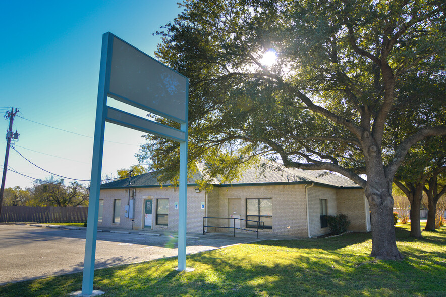 Primary Photo Of 4360 Greco Dr, San Antonio Medical For Lease