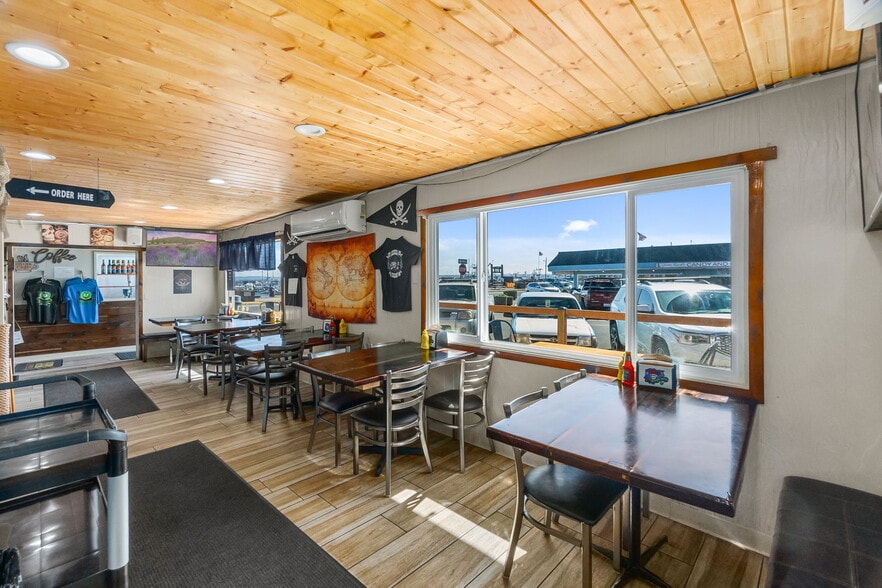 More Photos Of 2401 Westhaven Dr, Westport Flex For Sale