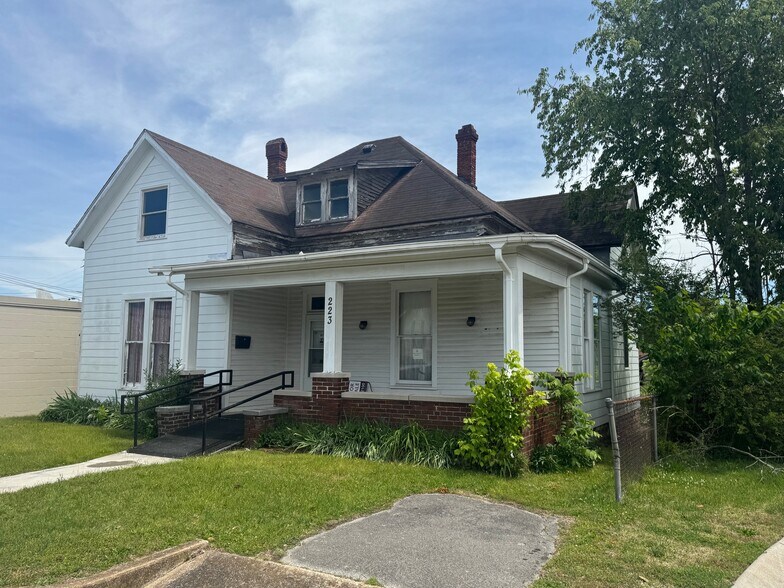 More Photos Of 223 N Main St, Dickson Flex For Sale