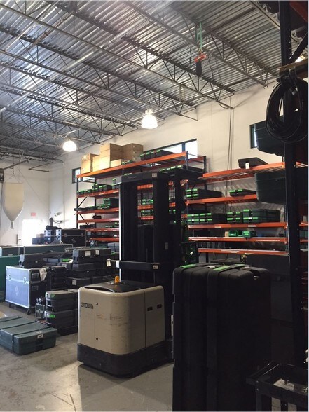 More Photos Of 16503 Air Center Blvd, Houston Unknown For Lease