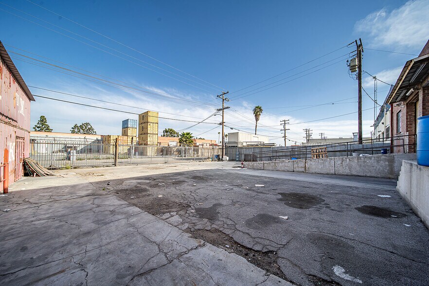 More Photos Of 12828 S Broadway, Los Angeles Warehouse For Sale