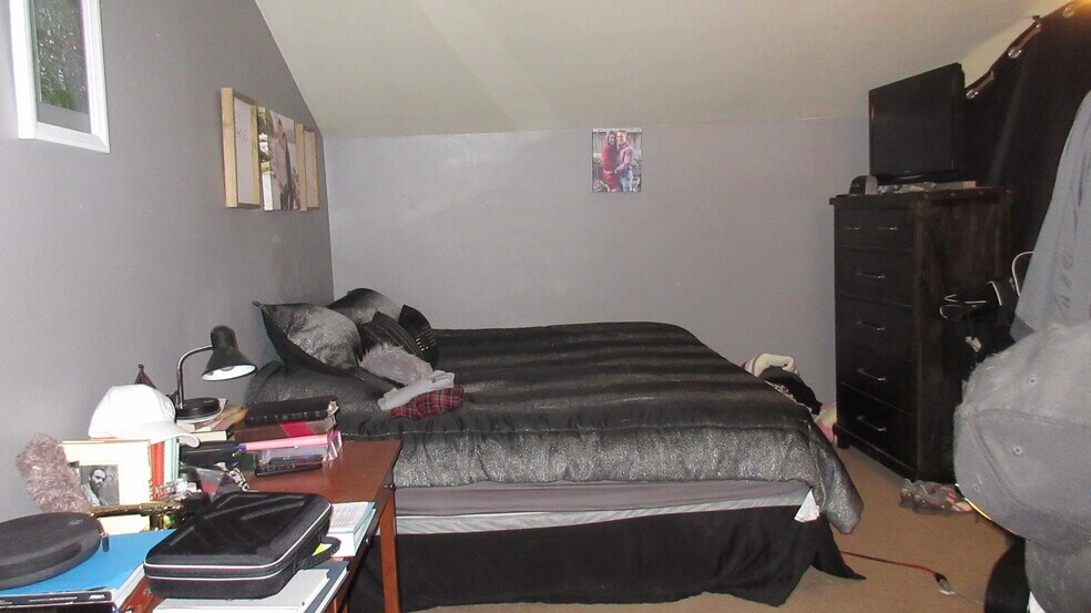 More Photos Of 1502 University Pky, Yakima Warehouse For Sale