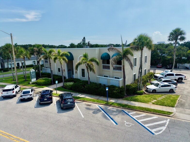 Primary Photo Of 3003 Cardinal Dr, Vero Beach Office For Sale