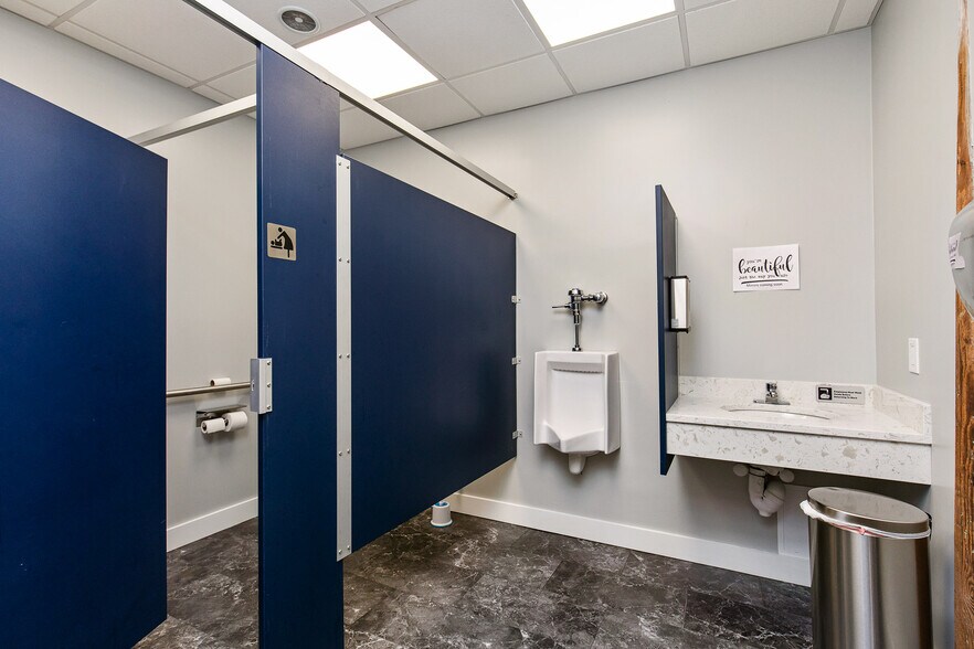 More Photos Of 77 Elm St, Amesbury Loft Creative Space For Lease