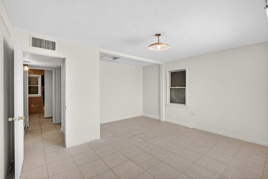 More Photos Of 4401 N 16th St, Phoenix Freestanding For Lease