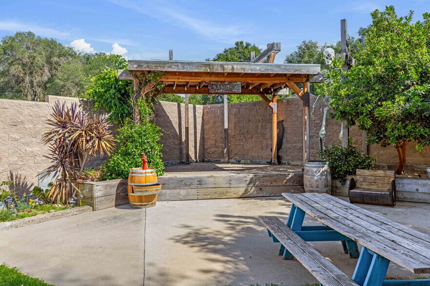 More Photos Of 30048 Yosemite Blvd, La Grange Bar For Sale