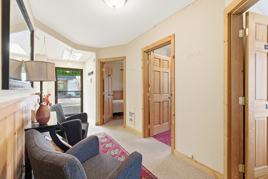 More Photos Of 2318 Pacific Ave, Forest Grove Office For Sale