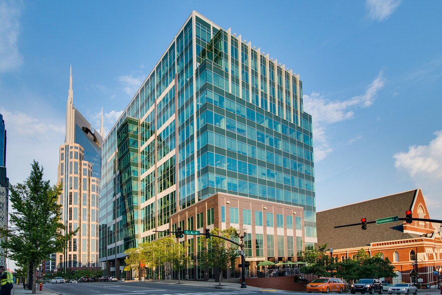 More Photos Of 401 Commerce St, Nashville Office For Sale