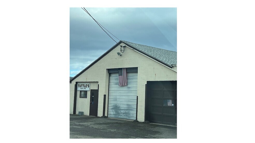 More Photos Of 24 E Aurora St, Waterbury Showroom For Sale