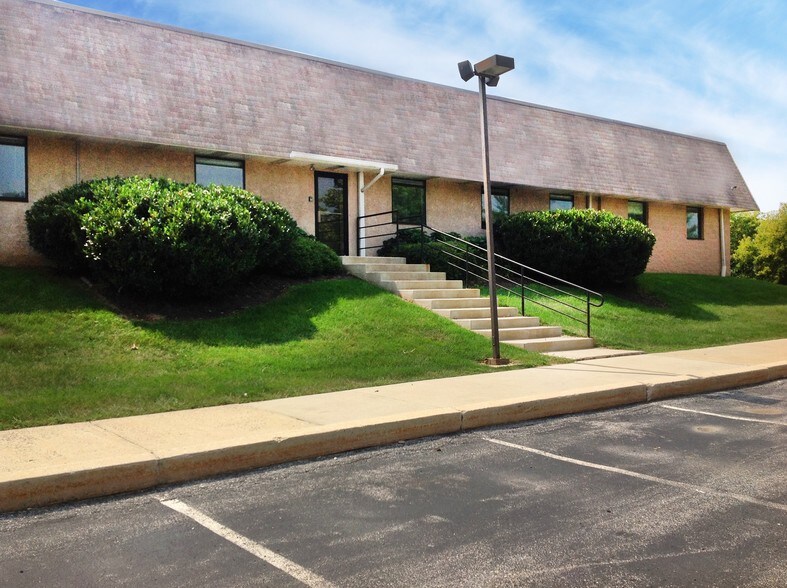 More Photos Of 608-612 Jeffers Cir, Exton Warehouse For Lease