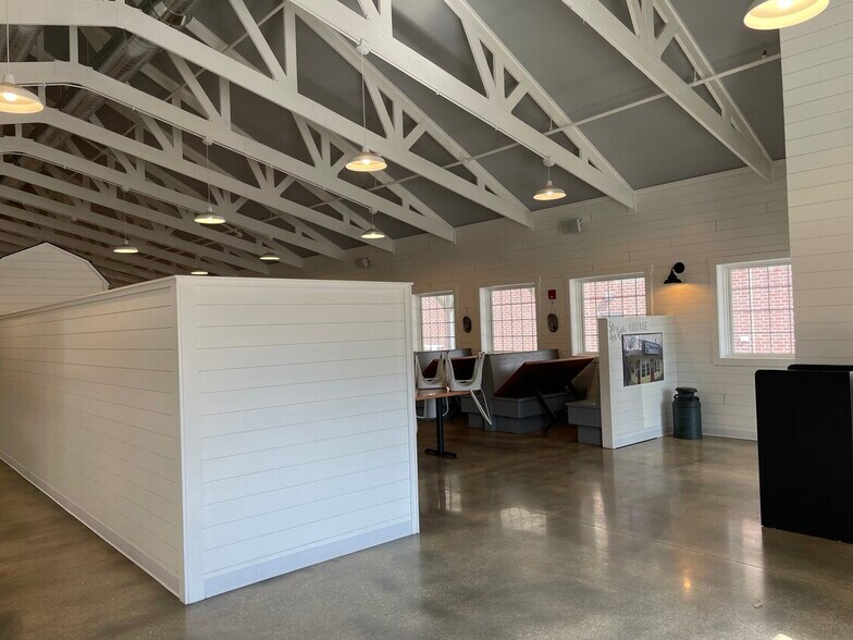 More Photos Of 121 Main St, Oswego Restaurant For Lease