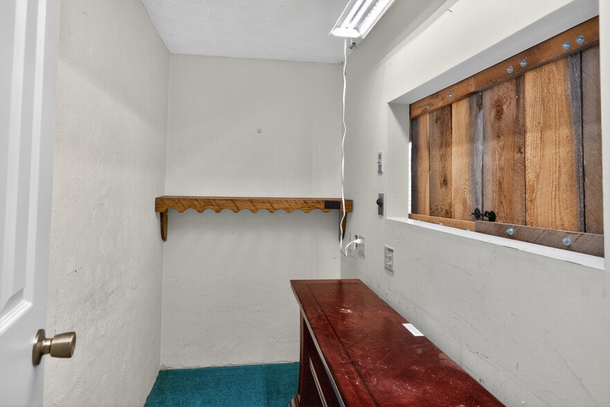 More Photos Of 205 Otter St, Danville Specialty For Sale