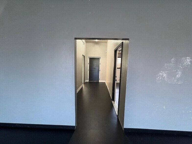More Photos Of 270-274 E 10th St, Pittsburg Storefront For Lease