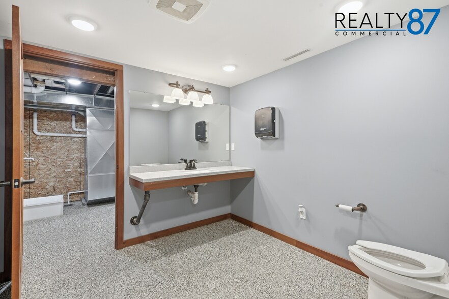 More Photos Of 4301 6th St SW, Cedar Rapids General Retail For Sale